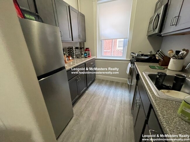 Building Photo - 164 Gardner St Unit 4