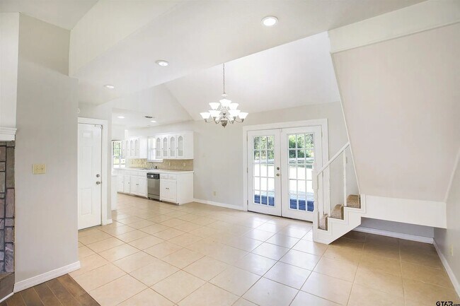 Photo - 118 EG McMillan Way