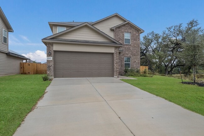 Building Photo - Private Cul-de-Sac Living with Spacious Backyard