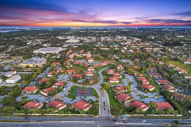 Building Photo - 6531 Chasewood Dr Unit H