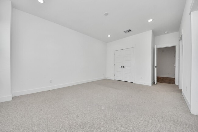 Photo - 318 Neyland St