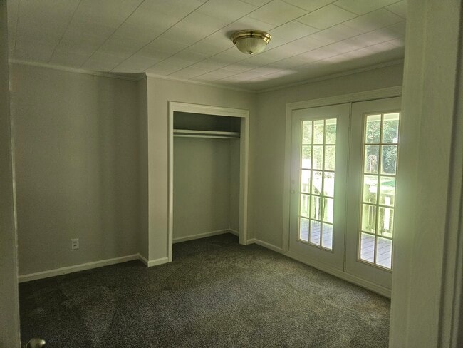 Photo - 912 Mountain St NE
