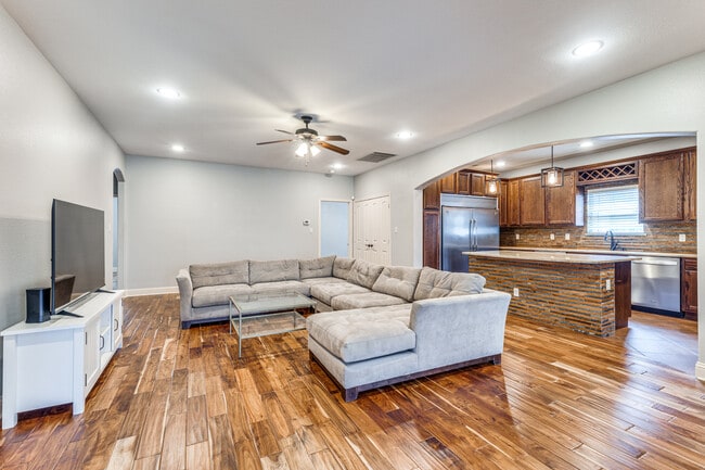 Photo - 2712 Merida Ave