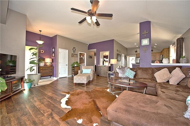 Photo - 713 Shadowhill St