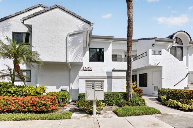 Building Photo - 7473 Glendevon Ln Unit 402