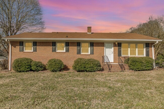 Photo - MOVE-IN READY!