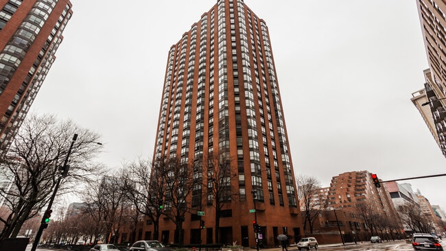 Building Photo - 899 S Plymouth Ct Unit 1508