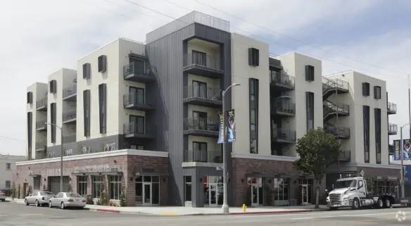 Building Photo - 2645 Crenshaw Blvd Rental