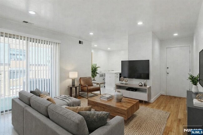 Photo - 700 Schuyler Ave Unit G34