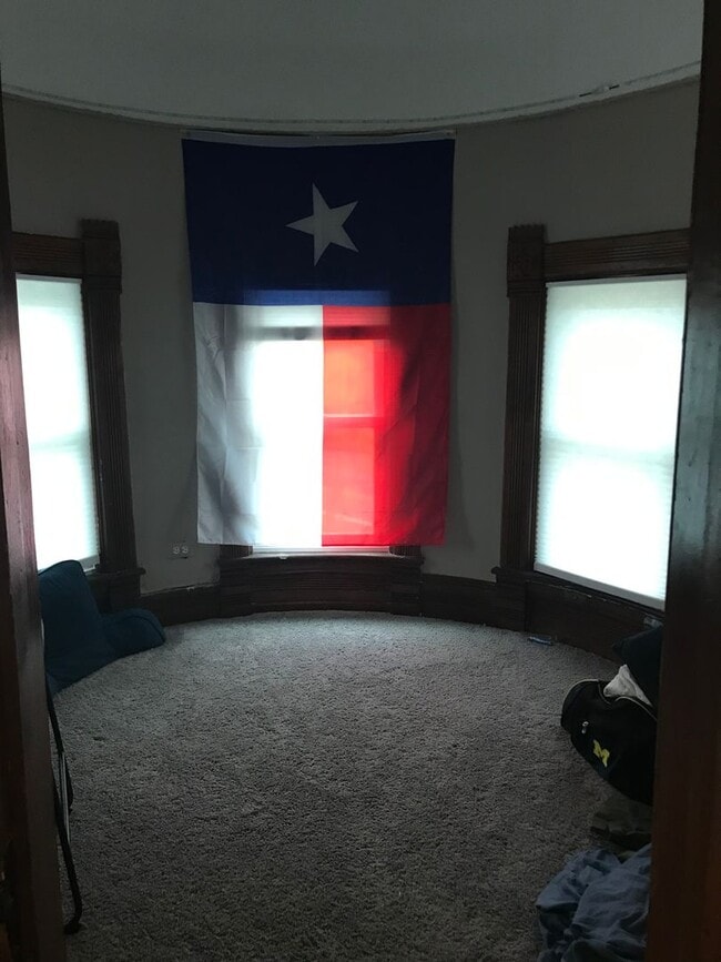 Building Photo - 1335 Hill St Unit 1335-3