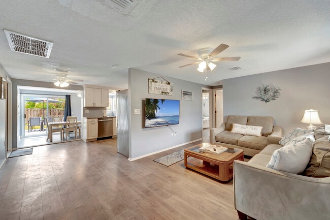 Photo - 656 Southland Rd