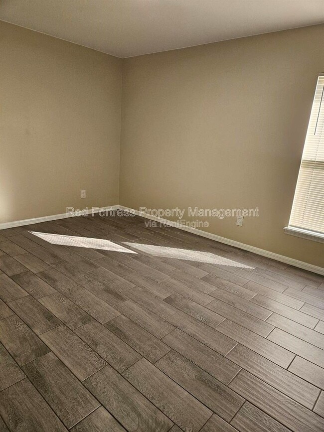 Photo - 4514 Leonard Blvd S