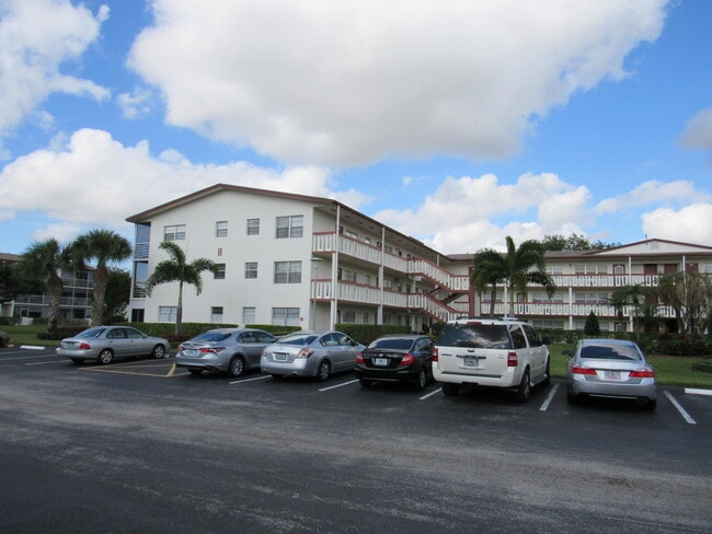 Building Photo - 195 Fanshaw E Unit 195