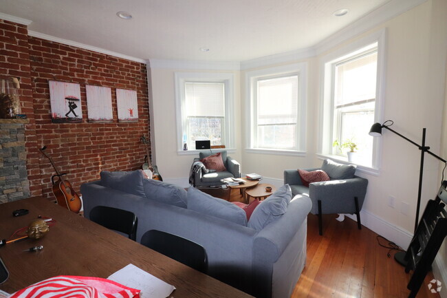 Building Photo - 1616 Beacon St Rental