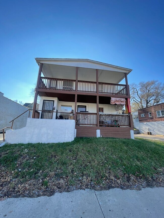 Photo - Argentine special, 2 bedroom upper level apartment available now Unit 2