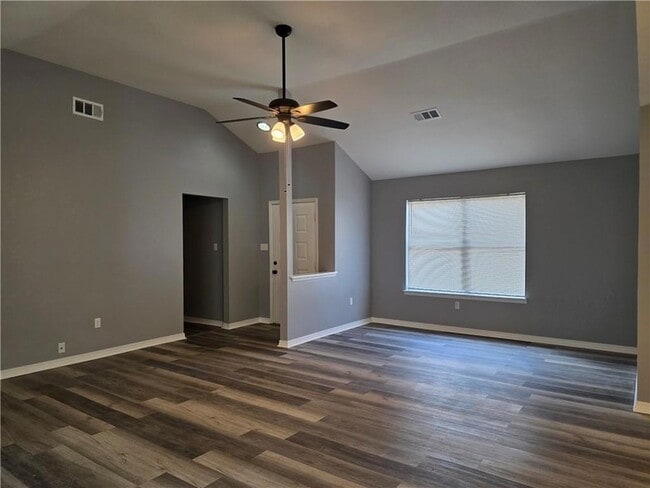 Photo - 111 Heather Dr