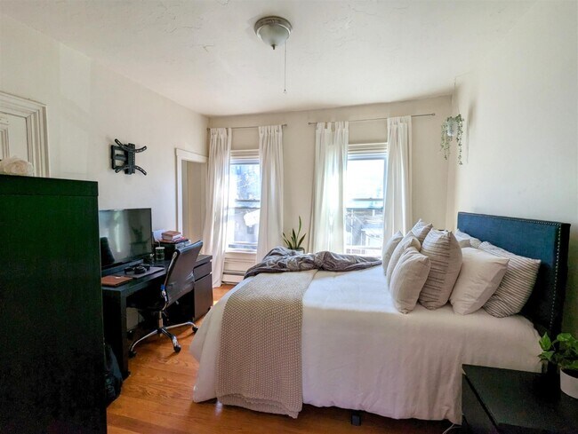 Photo - 8 Evergreen Sq Unit 2