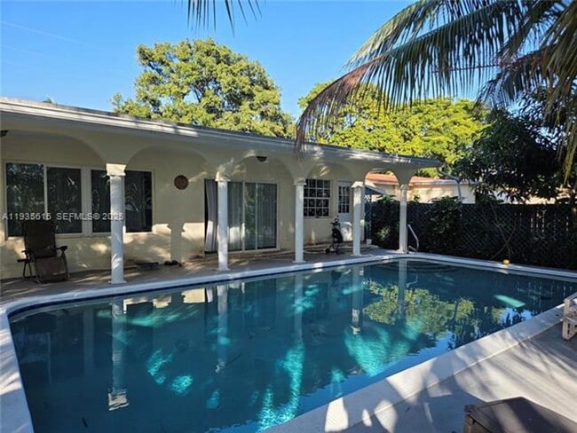 Building Photo - 301 SW 5th St