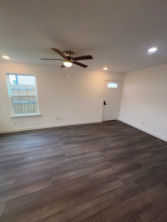 Building Photo - 6009 Wedgefield St