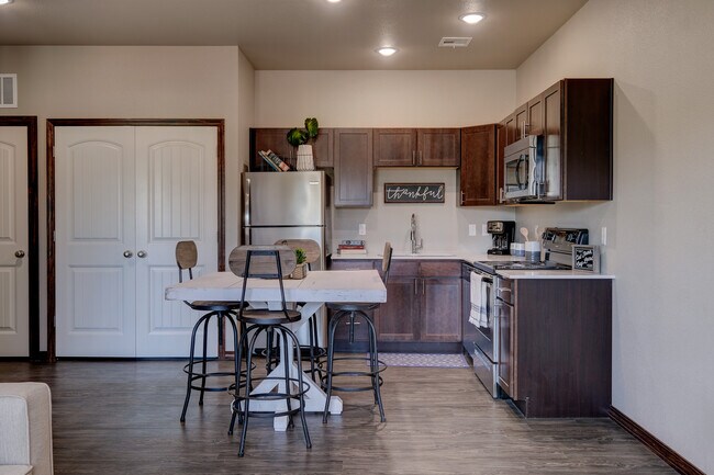 Photo - 400 E Elk St