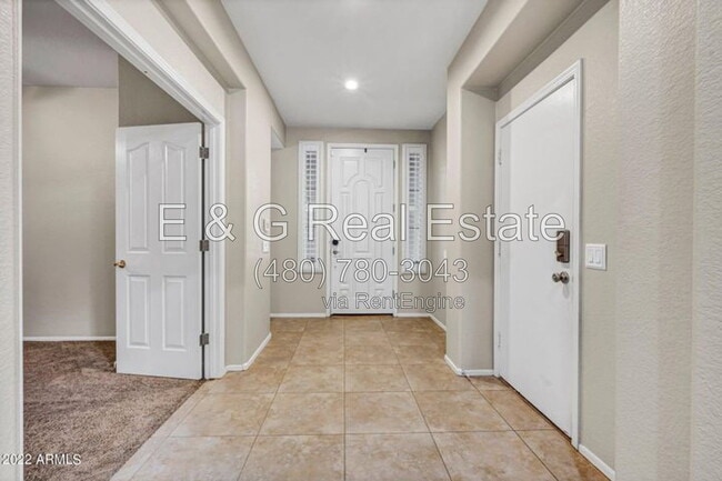 1167 N Cholla St
