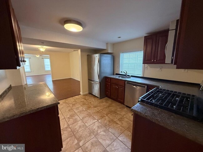 30 E Union St