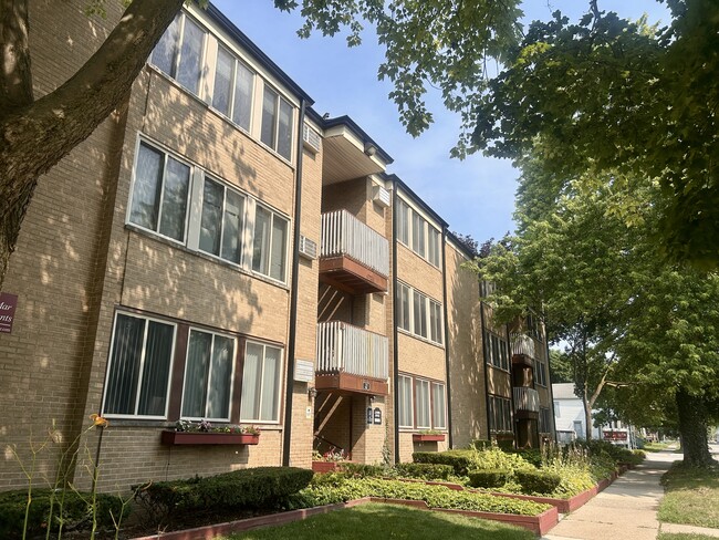 Perrin Street Apts front of building - Perrin Street Apartments