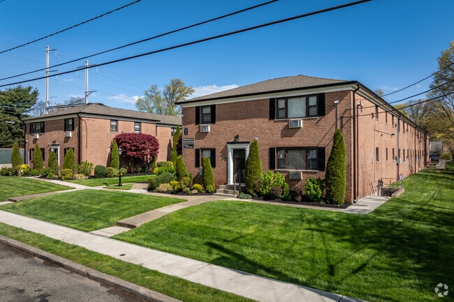 Bridgeton Apartments
