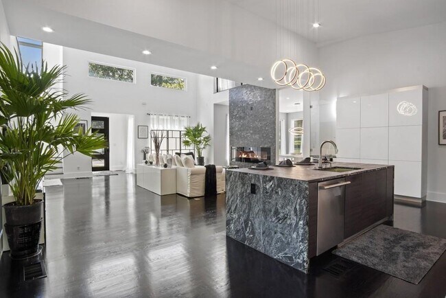 Photo - 1756 N Akin Dr NE