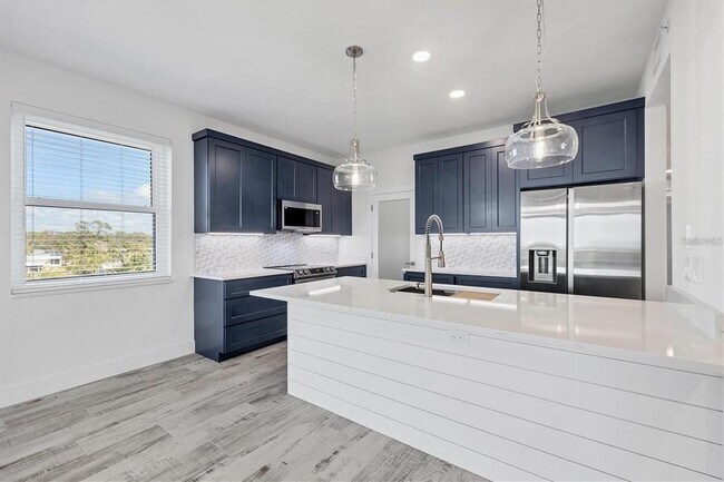 9203 Griggs Rd Unit 204