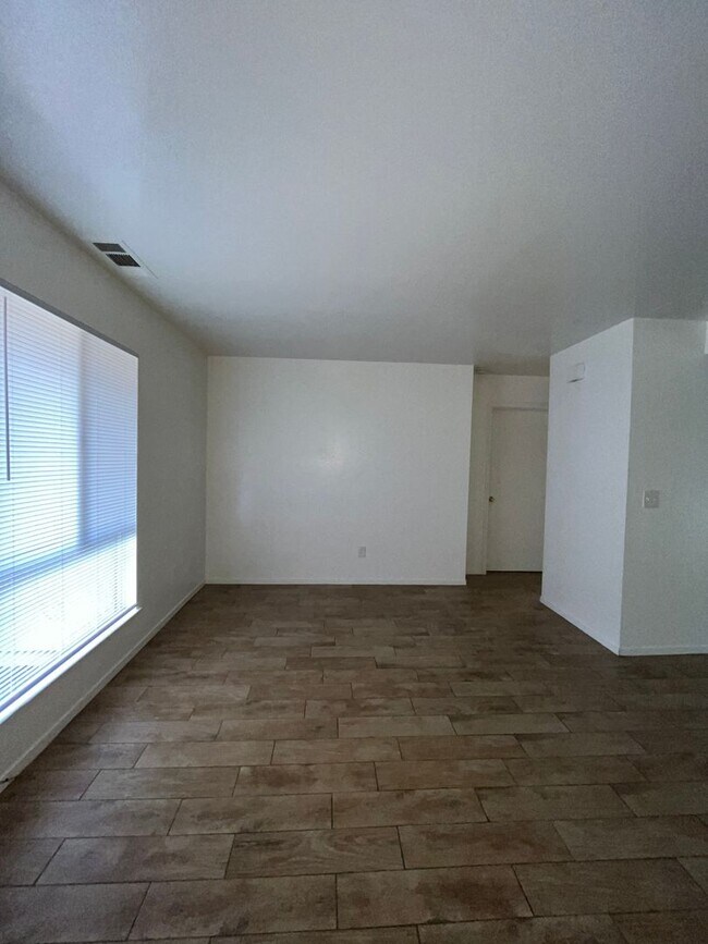 Photo - 2627 Unit 2025
