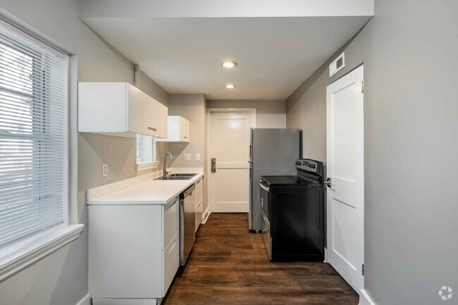 2BR, 1BA - 650SF - Kitchen
