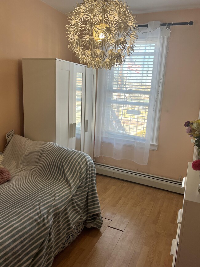 Photo - 405 Ave E