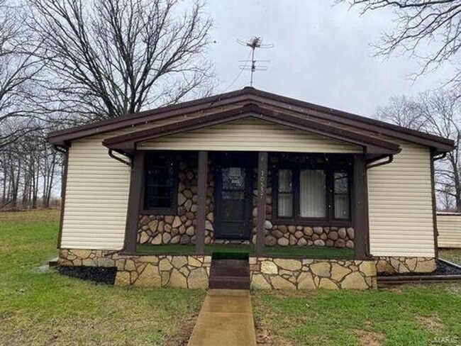 Photo - MINERAL POINT - 2 Bedroom Home just outside of Potosi City Limits on 1.2 Acres -  $599 MONTH / $1...