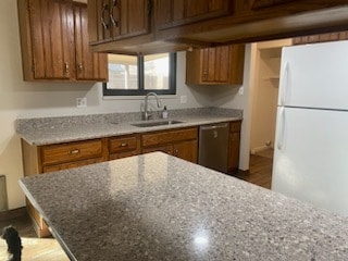 kitchen (fridge will be removed) - 7245 Wallsend Dr