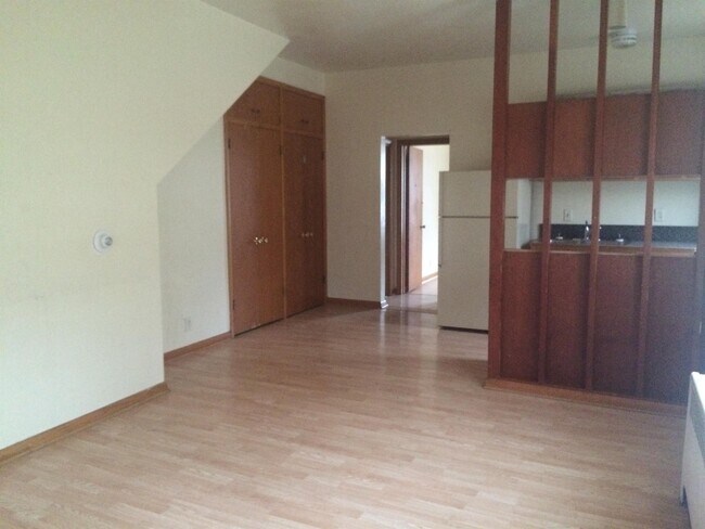 1002 W 4th St Unit 4
