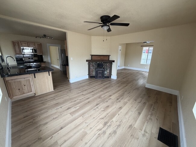 Photo - 703 Country Club Dr