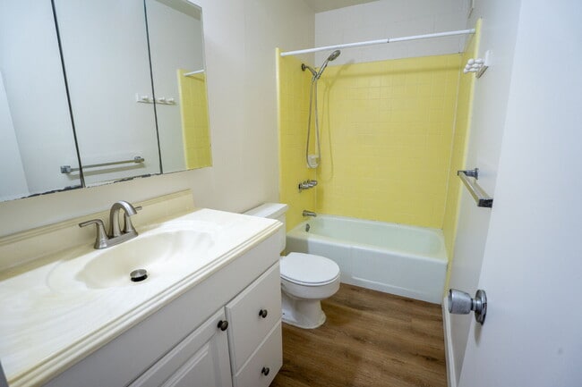 Photo - 2122 Lime St Unidad 705