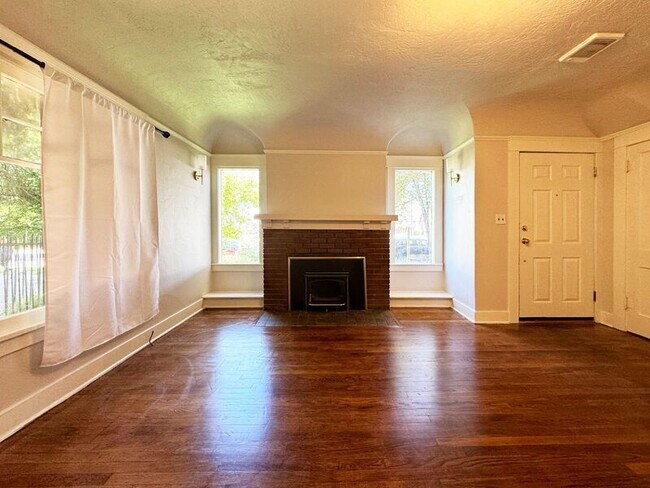 Photo - 1100 W 4th Ave