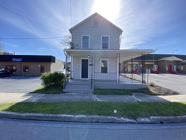 Photo - 752 S Main St Casa