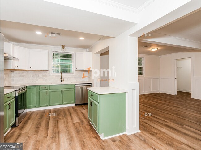 Photo - 3220 Ingleside Ave