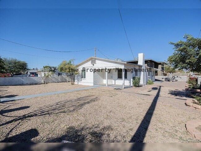 Building Photo - 2646 E Willetta St