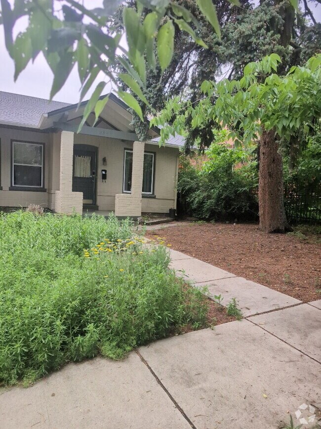 Building Photo - "Charming 2-Bedroom Haven in the Heart of ... Rental