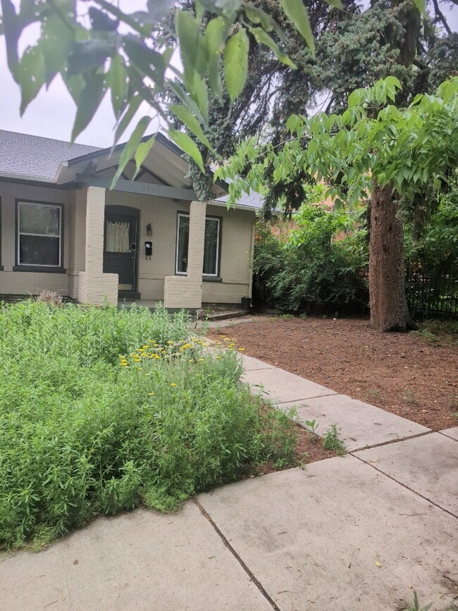 "Charming 2-Bedroom Haven in the Heart of ... - "Charming 2-Bedroom Haven in the Heart of ... Apartment