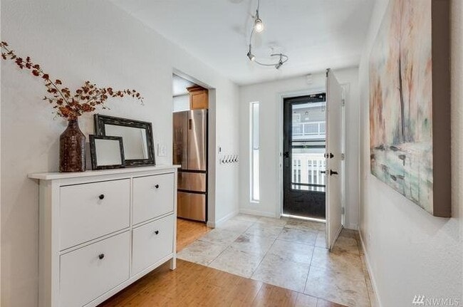 Photo - Modern Updated large Bellevue 2bd 2bath Condo!