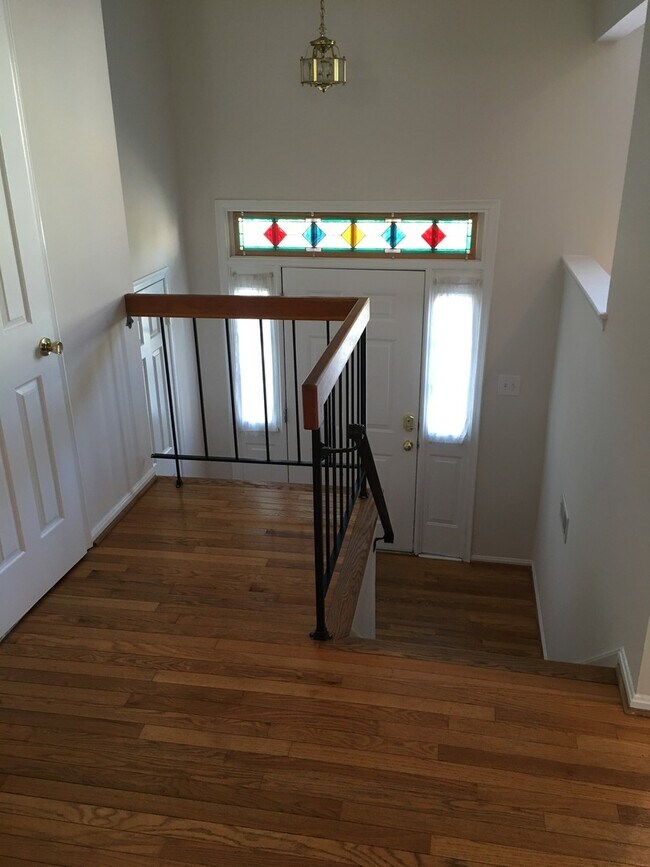 Photo - Beautiful Townhouse in the Heart of Burke Centre!