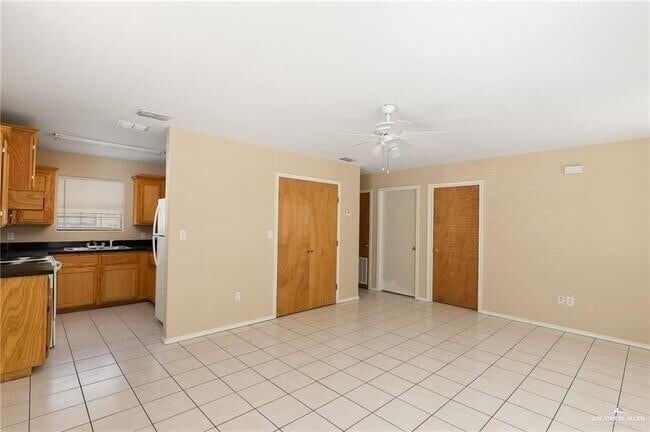 Photo - 200 R C Champion St