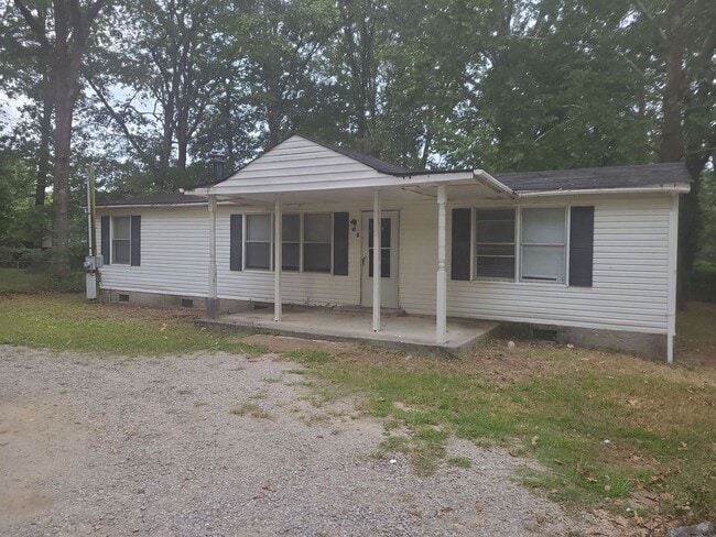 Building Photo - 3 Bedroom 2 Bathroom with a partially fenc... Rental