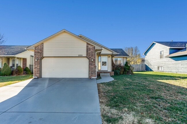 Building Photo - Great  4 bedroom home in Derby School dist...
