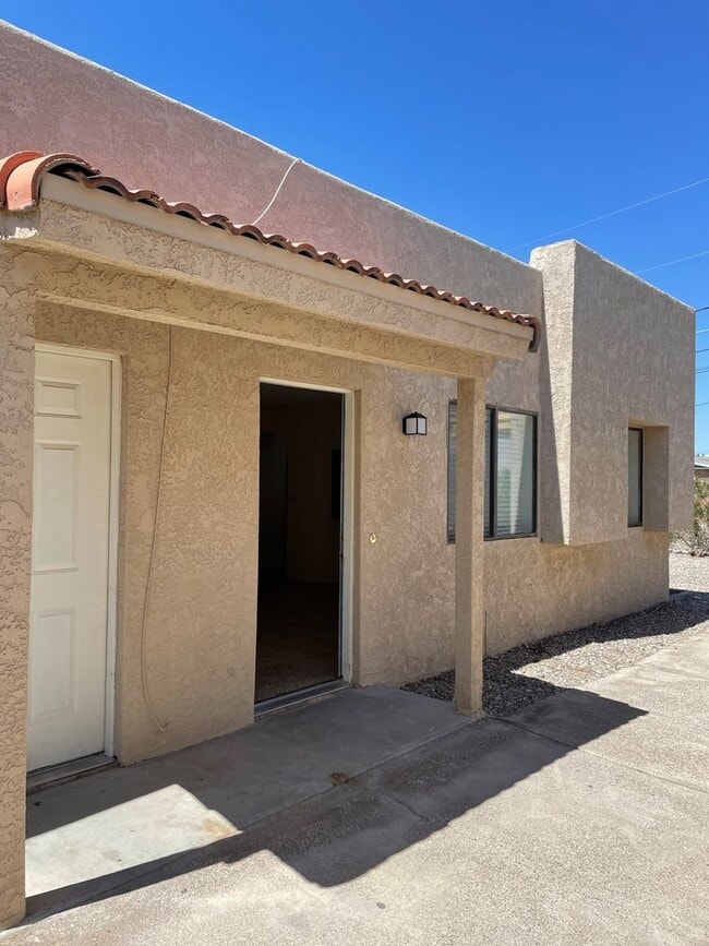 Photo - 2 Bedroom 1 Bath COMPLETELY REMODELED! Unit #6